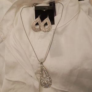 Necklace and earring set